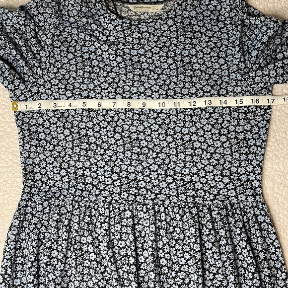 Stradivarius Floral Dress. Size: Small - Picture 7 of 9